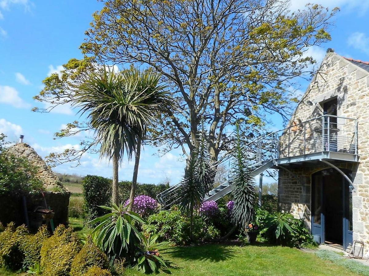 La Grange Aux Lievres, Gites Kerdoel Cleder Exterior photo